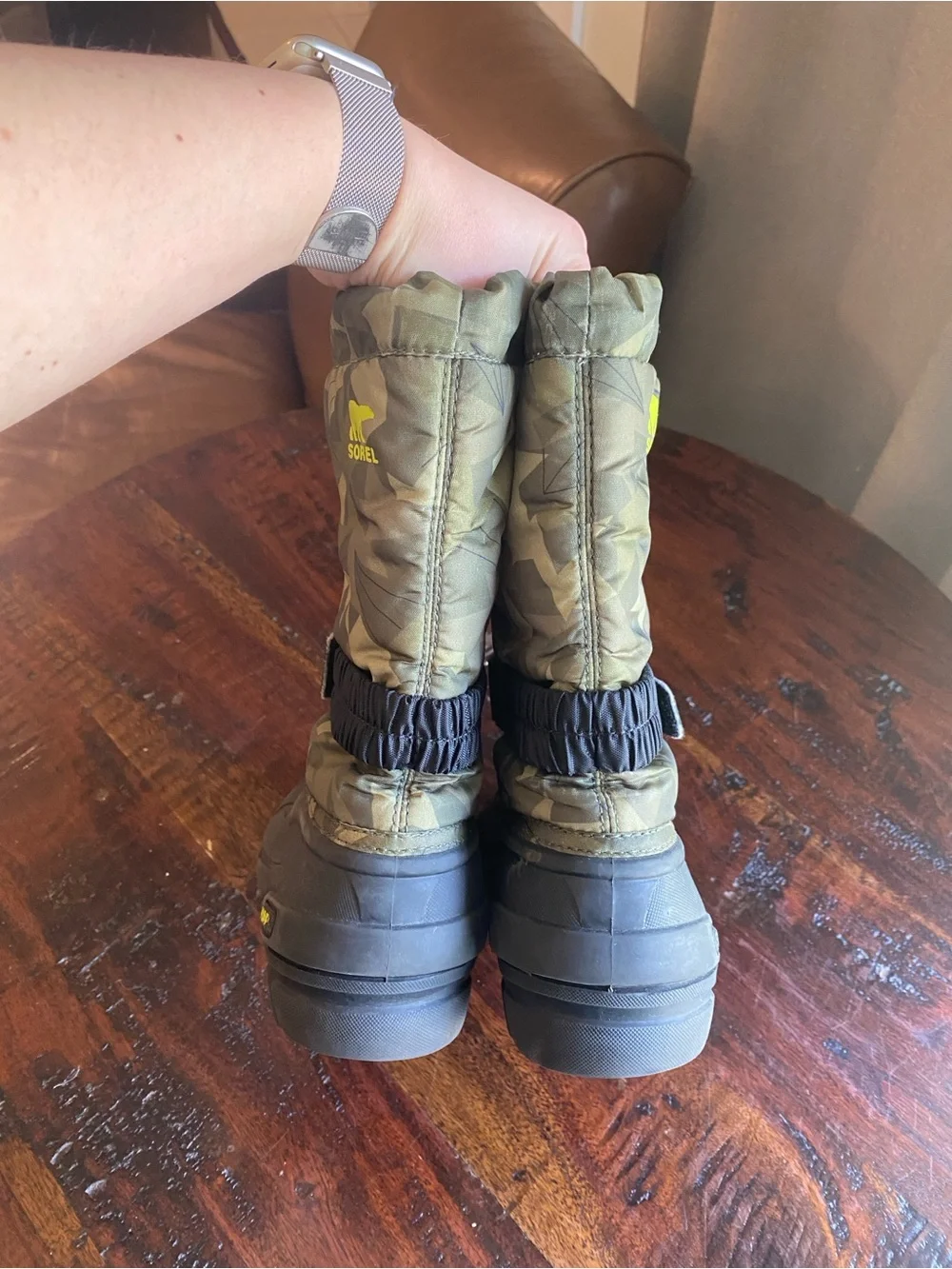 Sorel Flurry Youth Boots  Winter kids size 4 camo waterproof insulated